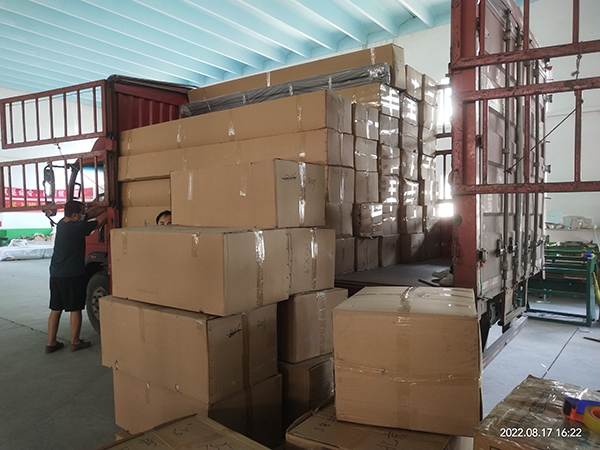 彩鋁接水天溝，方形雨水管